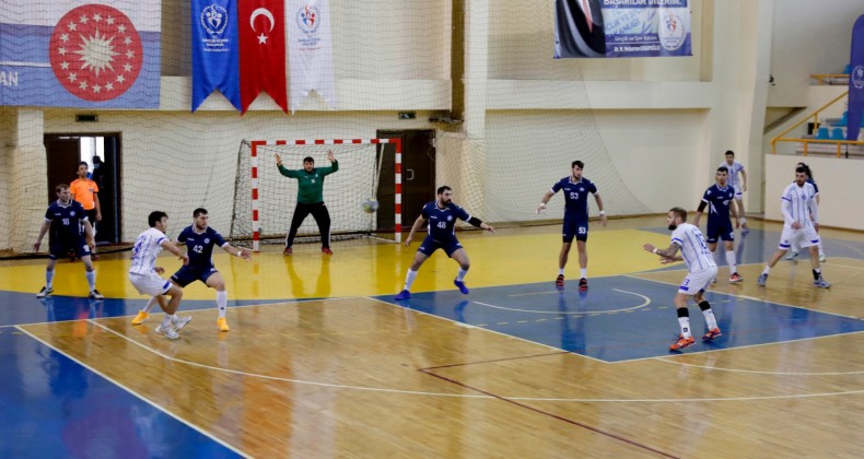 ADANA’DA, HENTBOL RÜZGARI ESTİ