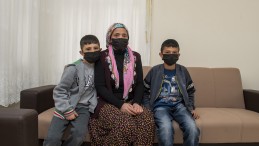 YANGIN MAĞDURU BİR AİLEYE DAHA MERSİN BÜYÜKŞEHİR EL UZATTI