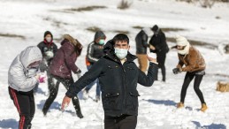 ÖZEL GEREKSİNİMLİ ÇOCUKLARA KAR SÜRPRİZİ