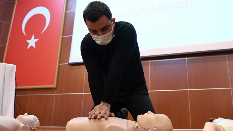 BÜYÜKŞEHİR PERSONELİ DOĞRU İLK YARDIMI ÖĞRENİYOR