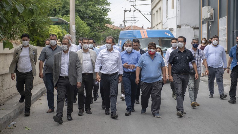 BAŞKAN SEÇER, ‘SARI LİMON’LA TARSUS’TAKİ YOL ÇALIŞMALARININ OLDUĞU NOKTALARI GEZDİ