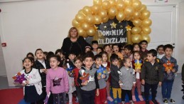 BAŞKAN ERDEM MİNİKLERİN KARNE HEYECANINA ORTAK OLDU