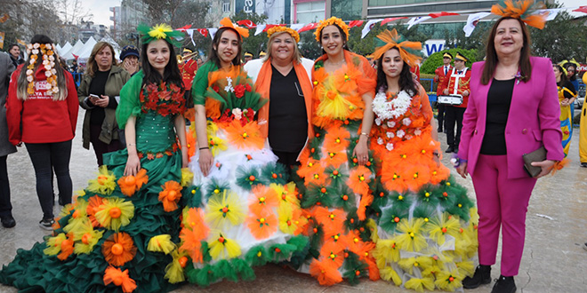 CEYHAN’DA KARNAVAL COŞKUSU SOKAKLARA TAŞTI…