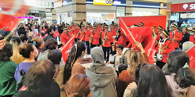 M1 ADANA’DA İSTİKLAL MARŞI COŞKUSU…