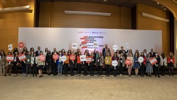 GENÇ KADINLAR GELECEĞİNİ KURUYOR…