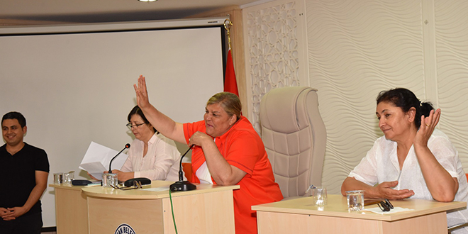 BAŞKAN HÜLYA ERDEM: CEYHANLIMA HİZMETİ KİMSE ENGELLEYEMEZ