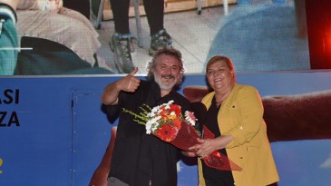 CEYHAN’DA MÜFİT CAN SAÇINTI İLE SİNEMA VE ALTIN KOZA HEYECANI
