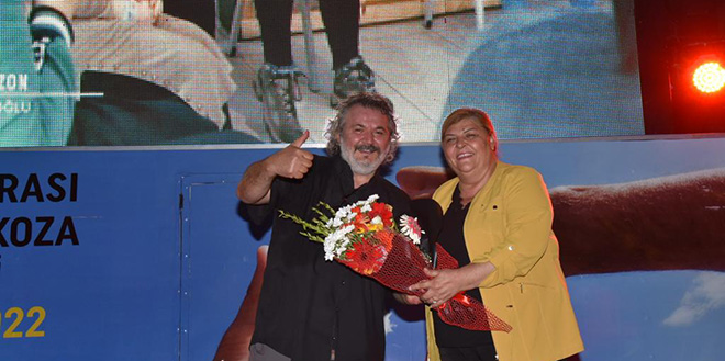 CEYHAN’DA MÜFİT CAN SAÇINTI İLE SİNEMA VE ALTIN KOZA HEYECANI