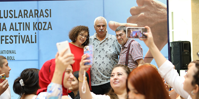 ADANA ALTIN KOZA SİNEMANIN DEV İSİMLERİNİ AĞIRLADI