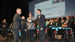 VALİ ELBAN “KADINA YÖNELİK ŞARKILAR” KONSER PROGRAMINA KATILDI