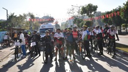 BİSİKLETÇİLER CEYHAN’DA TARİHE SÜRDÜ…