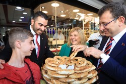CEYHAN, İMAMOĞLU’NU BAĞRINA BASTI