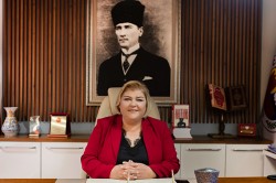 HÜLYA ERDEM: ATATÜRK GÖNÜLLERDEN SİLİNMEZ/SİLİNEMEZ