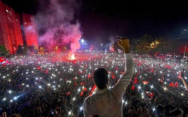 EKREM İMAMOĞLU’NA 2 YIL 7 AY HAPİS CEZASI…