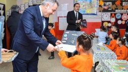 VALİ ELBAN ADANALI ÖĞRENCİLERİN KARNE SEVİNCİNE ORTAK OLDU