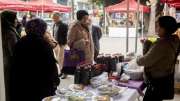 KADINLAR HEM KAZANIYOR HEM SOSYALLEŞİYOR