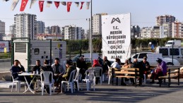 ERDEMLİ HALİ’NDE OLUŞTURULAN GEÇİCİ BARINMA ALANINDAN 5 BİN DEPREMZEDE FAYDALANDI