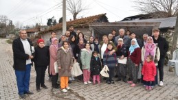 BAŞKAN-KÖYLÜ OMUZ OMUZA…