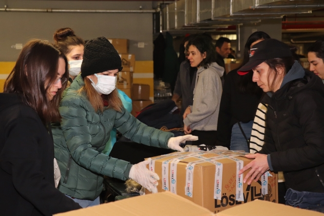 LÖSEV 1 HAFTADA 10 TIR MALZEME İLE DEPREM BÖLGESİNE GİTTİ