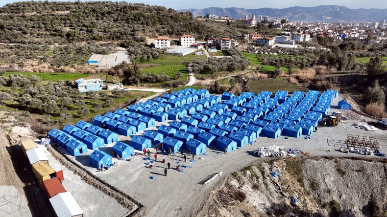 MERSİN BÜYÜKŞEHİR, HATAY’DA 1500 KİŞİLİK ÇADIR KENT KURULUMUNA BAŞLADI