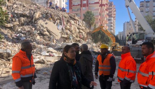 MÜZEYYEN ŞEVKİN: “AFETLER DEĞİL, İHMALLER VE BİLİMDEN UZAKLAŞMA CAN ALIYOR”