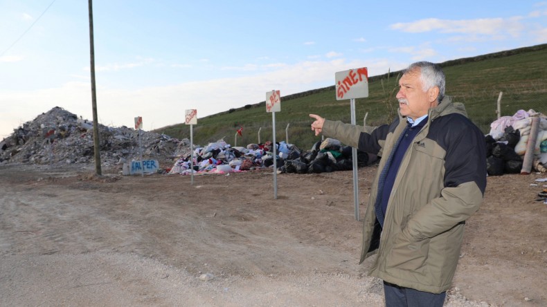 ADANA’DA ÇÖKEN BİNALARIN MOLOZLARI EŞYALARI İLE BİRLİKTE KORUNUYOR