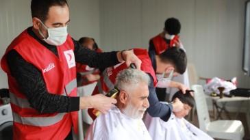 KIZILAY GÖNÜLLÜSÜ ADANALI BERBERLER HATAY’DA