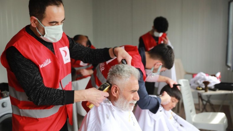 KIZILAY GÖNÜLLÜSÜ ADANALI BERBERLER HATAY’DA