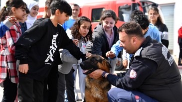 ‘MİNİKBÜS’ İLE ÖĞRENCİLER UNUTAMAYACAKLARI BİR GÜN GEÇİRİYOR