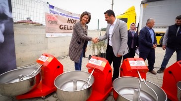 BÜYÜKŞEHİR DESTEKLİYOR ÇİFTÇİNİN YÜZÜ GÜLÜYOR