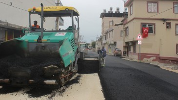 BÜYÜKŞEHİR’İN YOL ASFALT EKİPLERİ ARALIKSIZ ÇALIŞIYOR