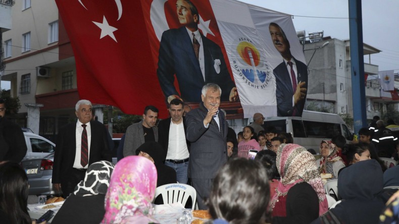 BÜYÜKŞEHİR’İN İFTAR YEMEKLERİNDE BARIŞ VE KARDEŞLİK RUHU HAKİM!