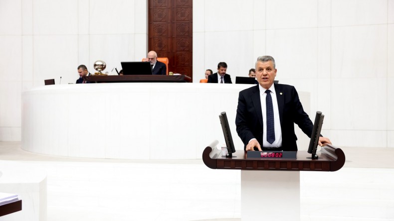 AYHAN BARUT’TAN ÇİFTE KUTLAMA