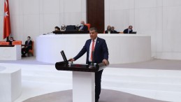 “ÇİFTÇİYE ‘ÖL’, TÜKETİCİYE ‘AÇ KAL’ DİYORLAR”