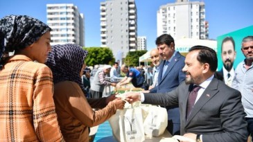 SARIÇAM BELEDİYESİ’NDEN REKOR SAYIDA FİDE DAĞITIMI