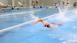 YÜREĞİR BELEDİYESİ YÜZME KURSLARI YOĞUN İLGİ GÖRÜYOR