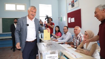 BAŞKAN ZEYDAN KARALAR OYUNU KULLANDI!