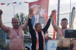 CEYHAN, ATA SPORU GÜREŞTE HEP BİR ADIM ÖNDE