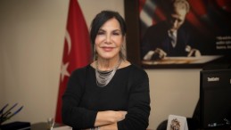 SANAT YÖNETMENİ HÜLYA SAVAŞ’A ‘EMEK ÖDÜLÜ’