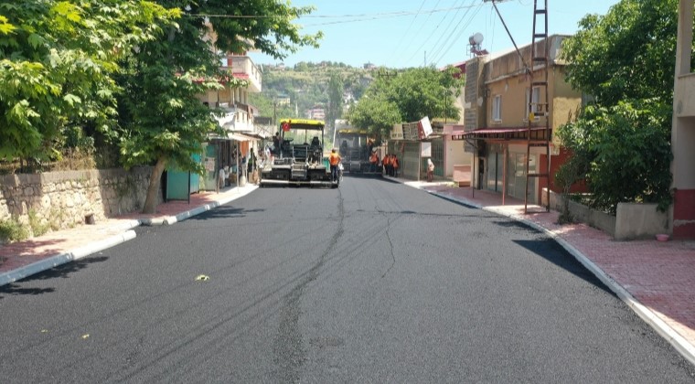 BÜYÜKŞEHİR’İN YOL YAPIM EKİPLERİ TOROSLAR’IN YAYLALARINDA ÇALIŞMA GERÇEKLEŞTİRİYOR