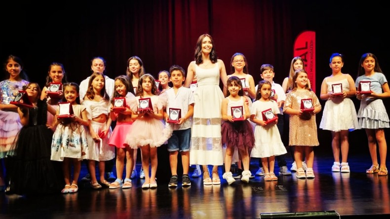 ADANALI MİNİKLERDEN PİYANO RESİTALİ