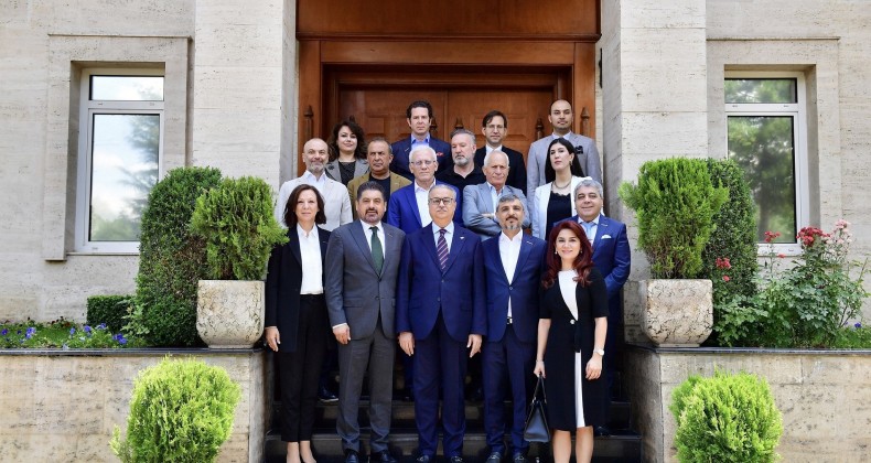 “EKONOMİ POLİTİKASININ BAŞARISI İSTİŞARE VE UZLAŞMADAN GEÇER”