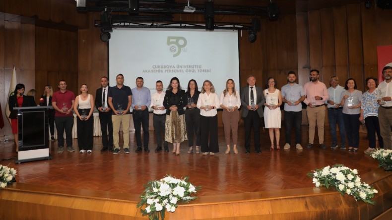 Ç.Ü’DE ‘AKADEMİK PERSONEL ÖDÜL TÖRENİ’ DÜZENLENDİ