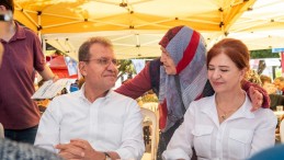 “BİZ VARIZ RAHAT OLUN. HER ZAMAN YANINIZDAYIZ”