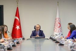 AOSB’NİN KADIN SANAYİCİLERİ, BAKAN KACIR İLE GÖRÜŞTÜ