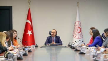 AOSB’NİN KADIN SANAYİCİLERİ, BAKAN KACIR İLE GÖRÜŞTÜ