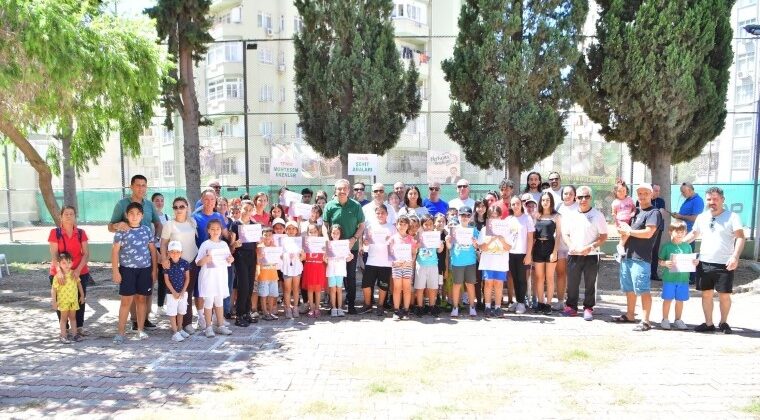 GENÇ TENİSÇİLER SERTİFİKALARINI ALDI