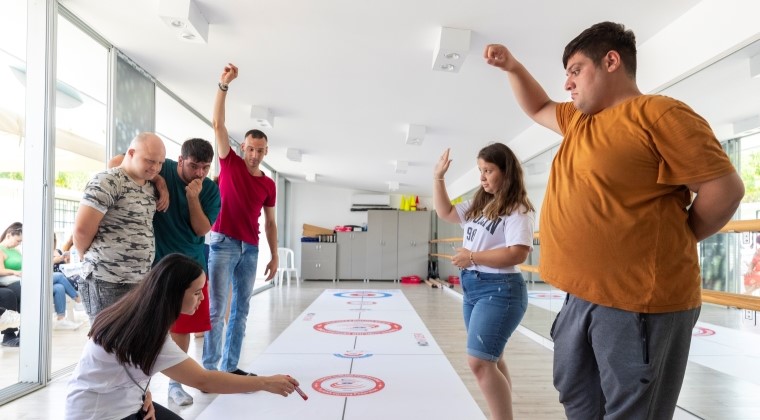 ÖZEL BİREYLER FLOOR CURLİNG SPORUNU ÇOK SEVDİ