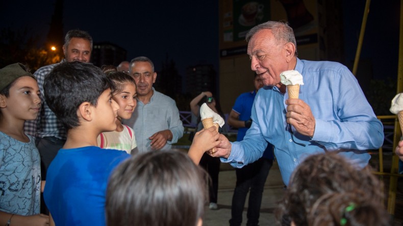 SEYHAN’DA “DONDURMA KEBAP” ŞOVU