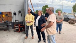 CEYHAN BELEDİYE BAŞKANI HÜLYA ERDEM, FIRTINADAN ZARAR GÖREN ESNAFIN YANINDA